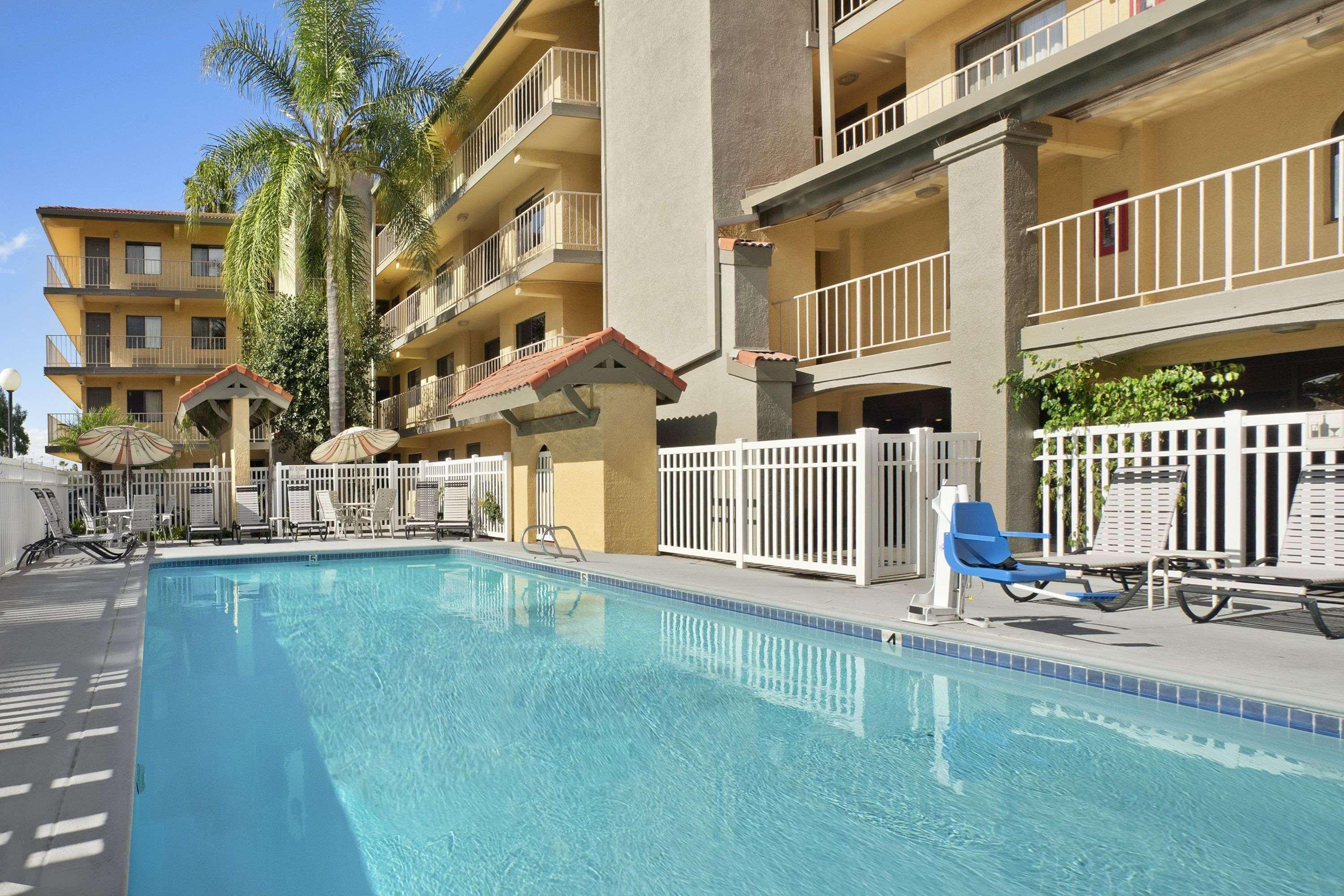 Days By Wyndham Hotel 2*