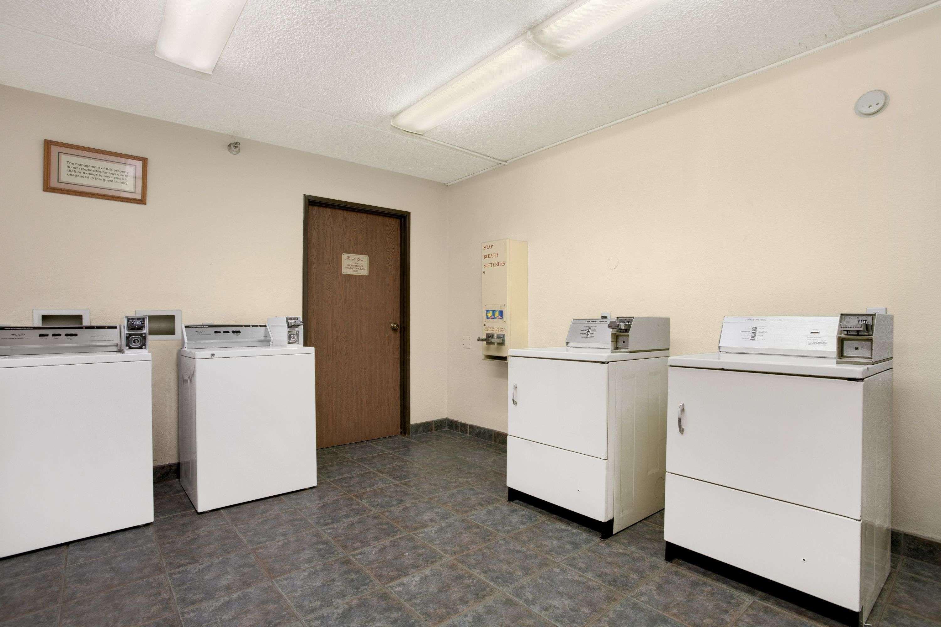 Days By Wyndham Hotel Buena Park