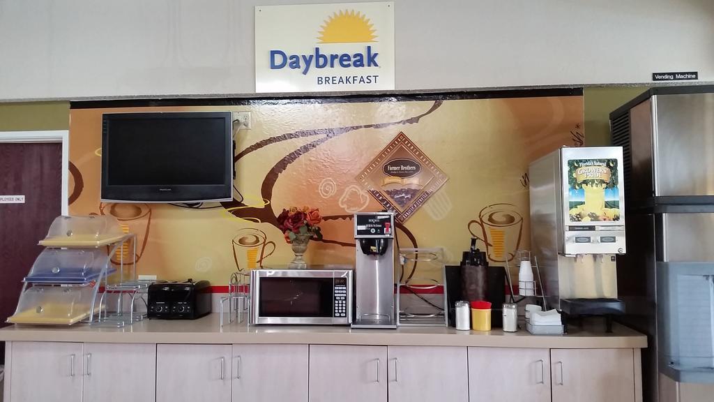 Days By Wyndham Hotel Buena Park