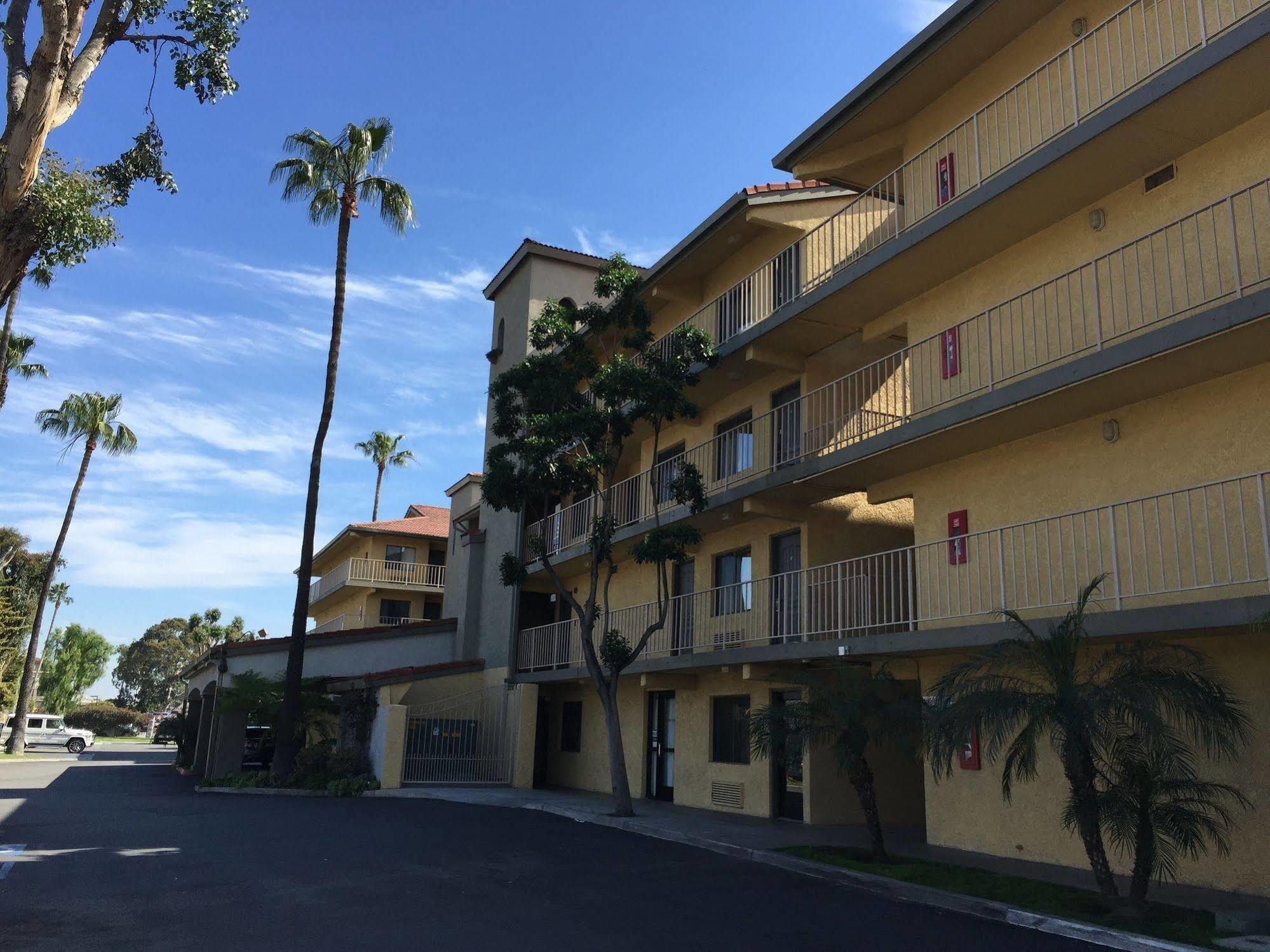 Days By Wyndham Hotel 2*